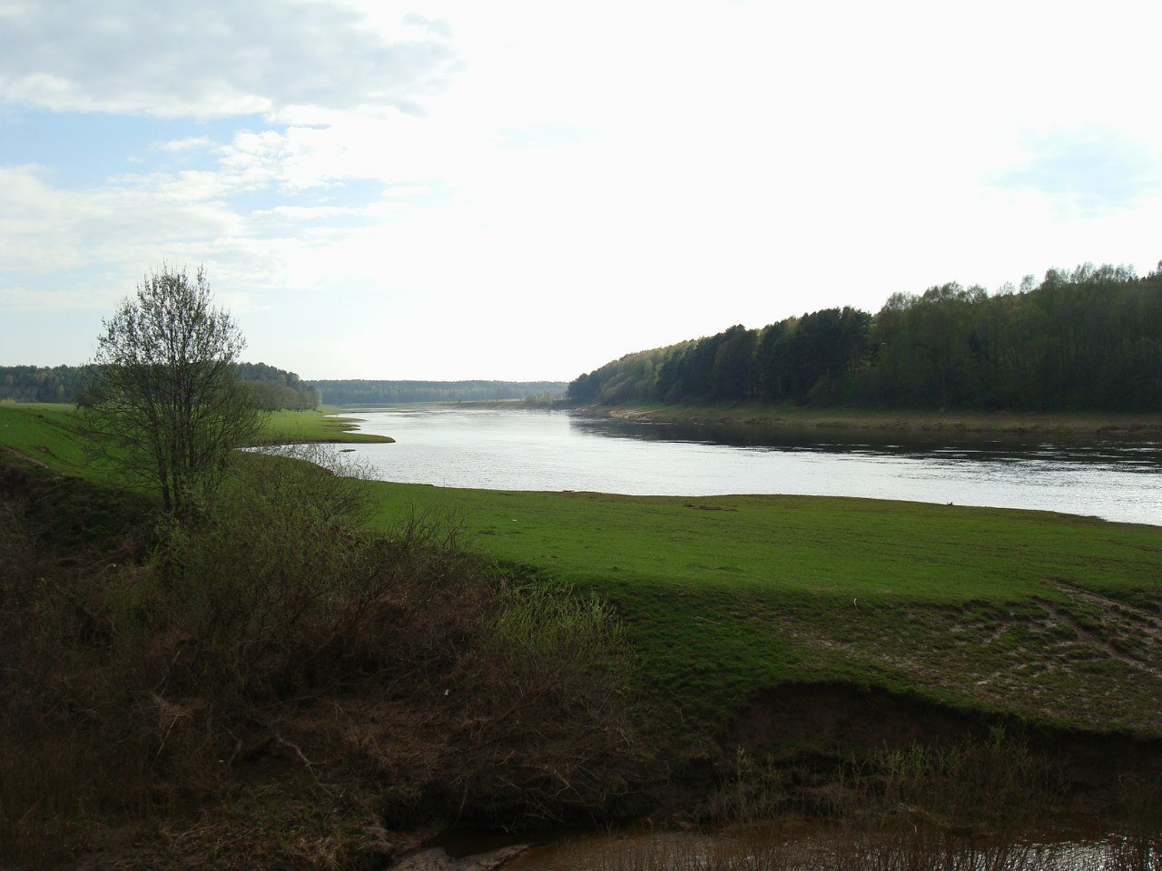 вид с берега на реке Волга, рядом место завершения нашего похода
